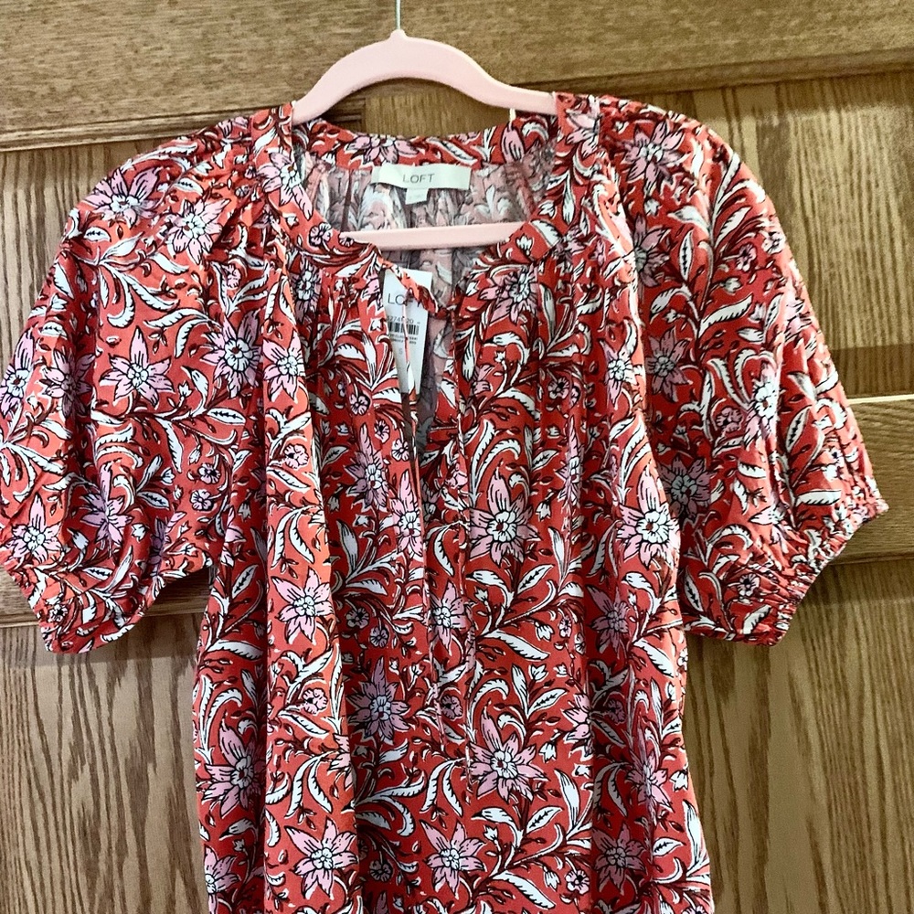 Loft Super cute summer red top Spring Bloom Puff Sleeve Top Size Small.